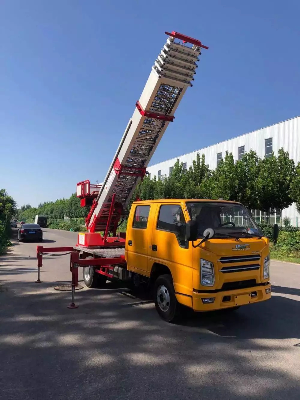 诸暨附近的云梯车出租服务：轻松解决高空作业需求